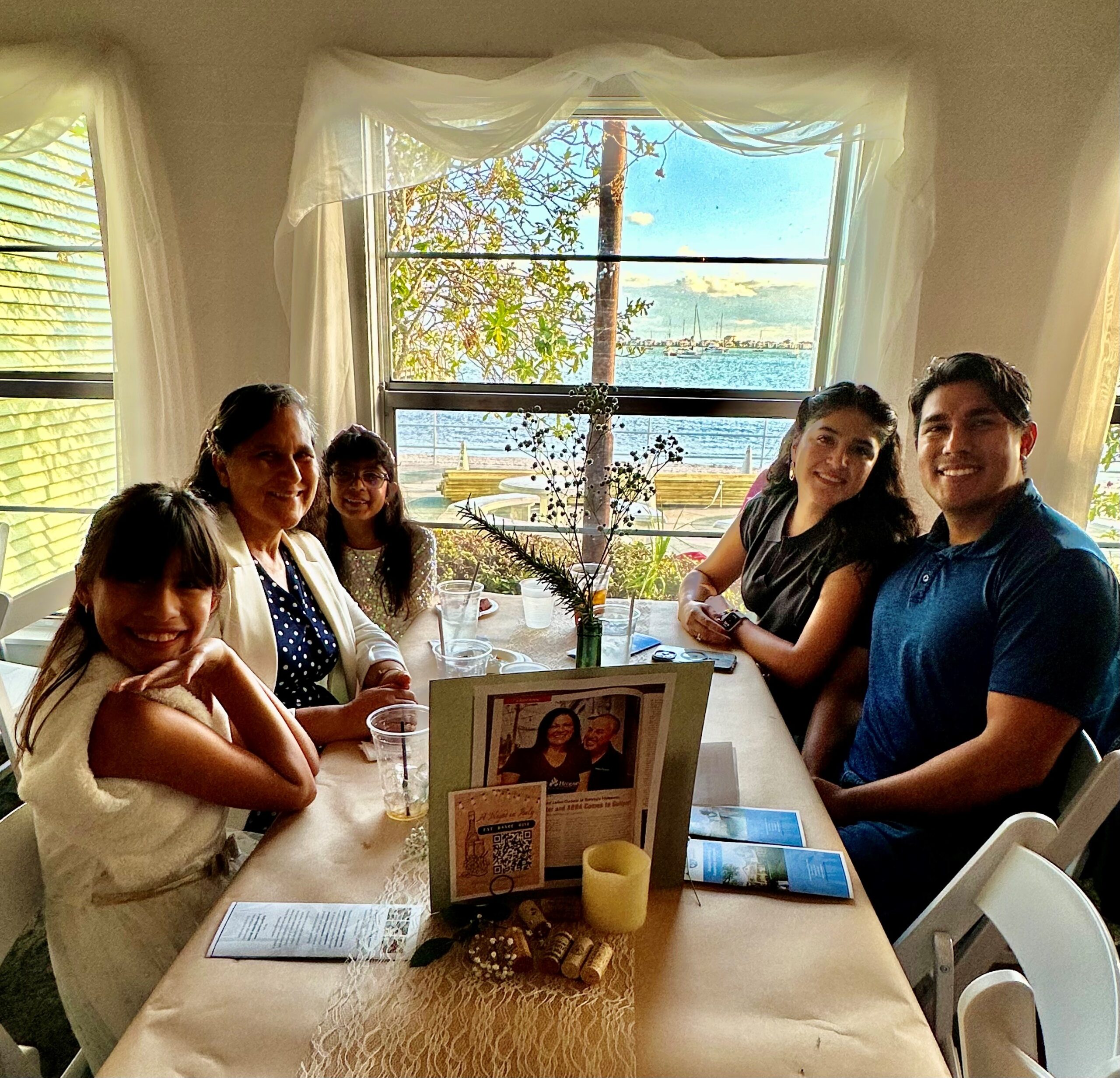 pic 16 Night in Italy 2023 Family Enjoying Dinner